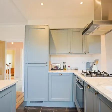 Spacious 2 Storey Penthouse Flat, Fantastic Views! * בריסטול