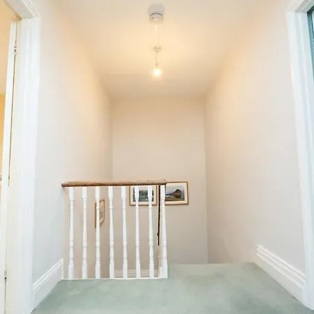 Spacious 2 Storey Penthouse Flat, Fantastic Views!