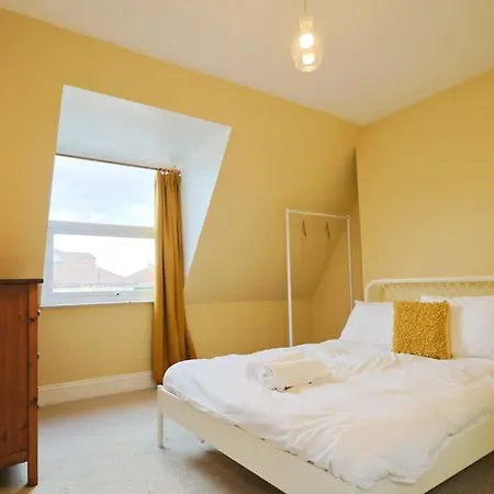 Spacious 2 Storey Penthouse Flat, Fantastic Views! Appartement
