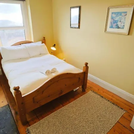 Spacious 2 Storey Penthouse Flat, Fantastic Views!