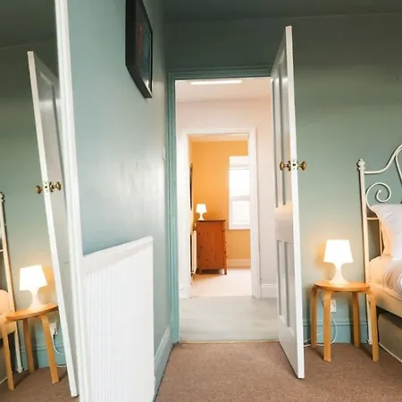 דירה Spacious 2 Storey Penthouse Flat, Fantastic Views! בריסטול