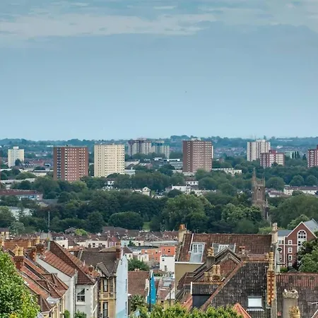 Spacious 2 Storey Penthouse Flat, Fantastic Views! *